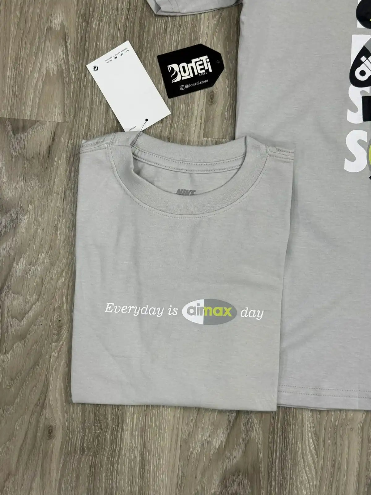 CAMISETA NK AIRMAX DAY - CINZA