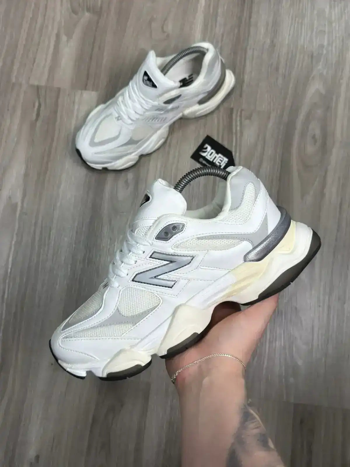 TÊNIS NB 9060 - BEGE