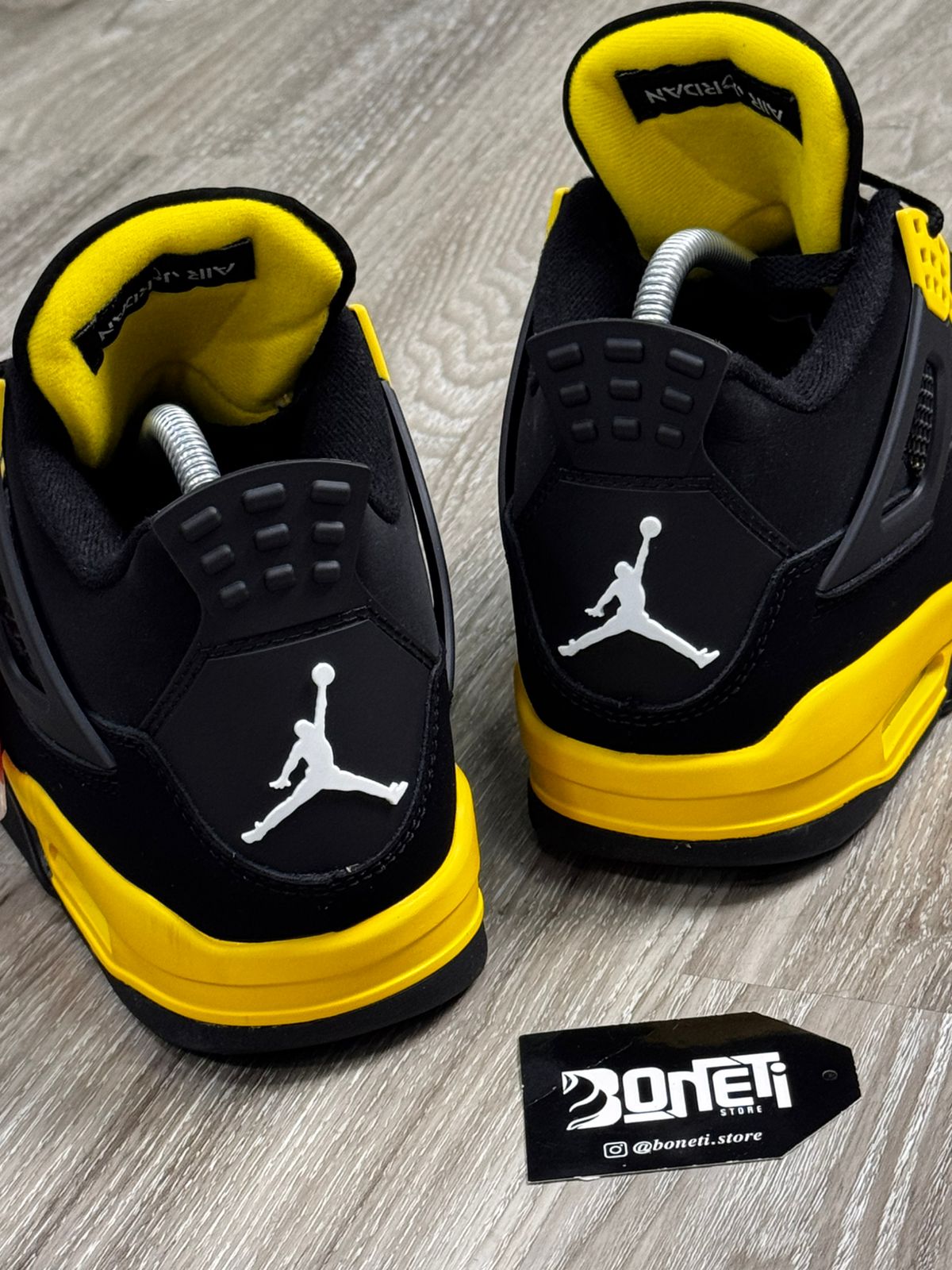 TÊNIS NK JORDAN 4 THUNDER - BLACK YELLOW