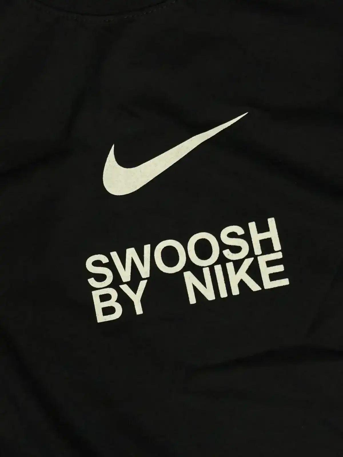 CAMISETA NK FRONT SWOOSH BY - PRETA