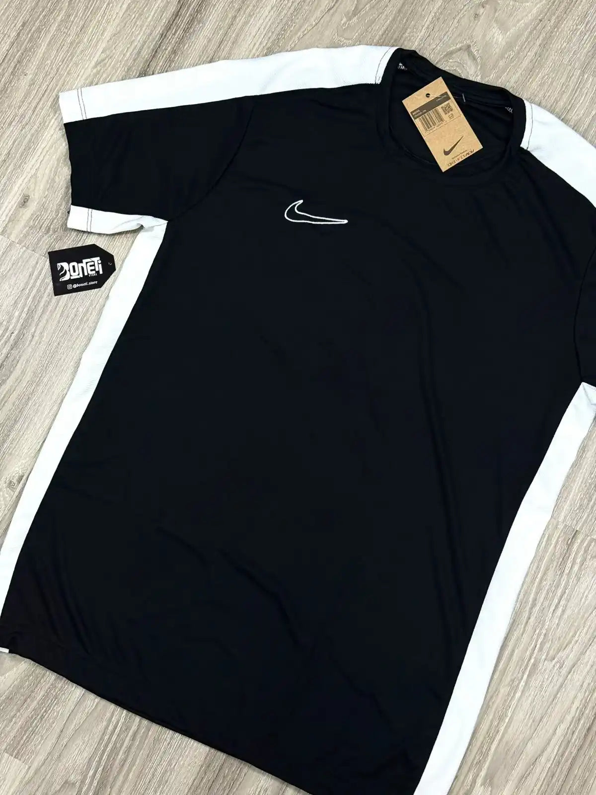 CAMISETA ACADEMY 2023 NK - PRETO E BRANCO