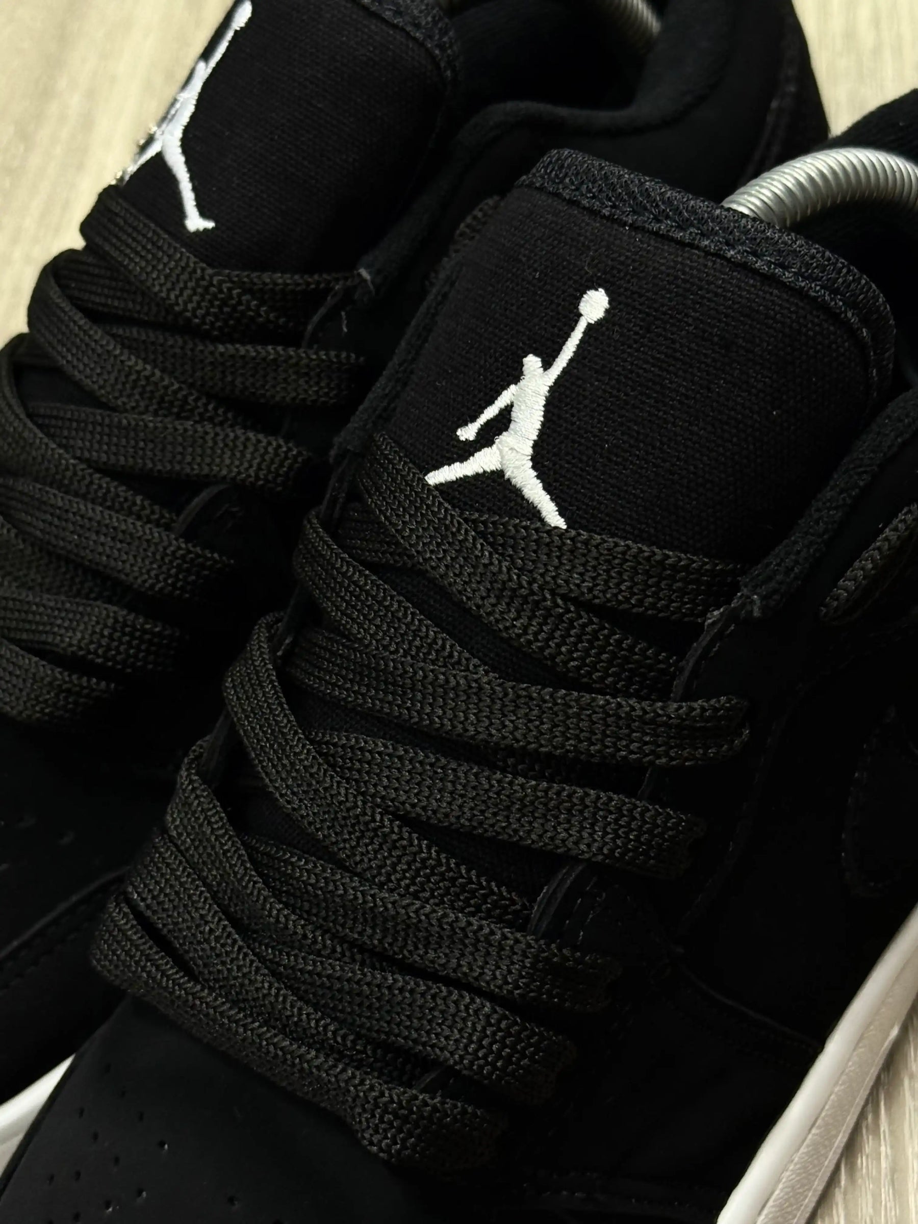 TÊNIS NK JORDAN 1 - PRETO NOBUCK