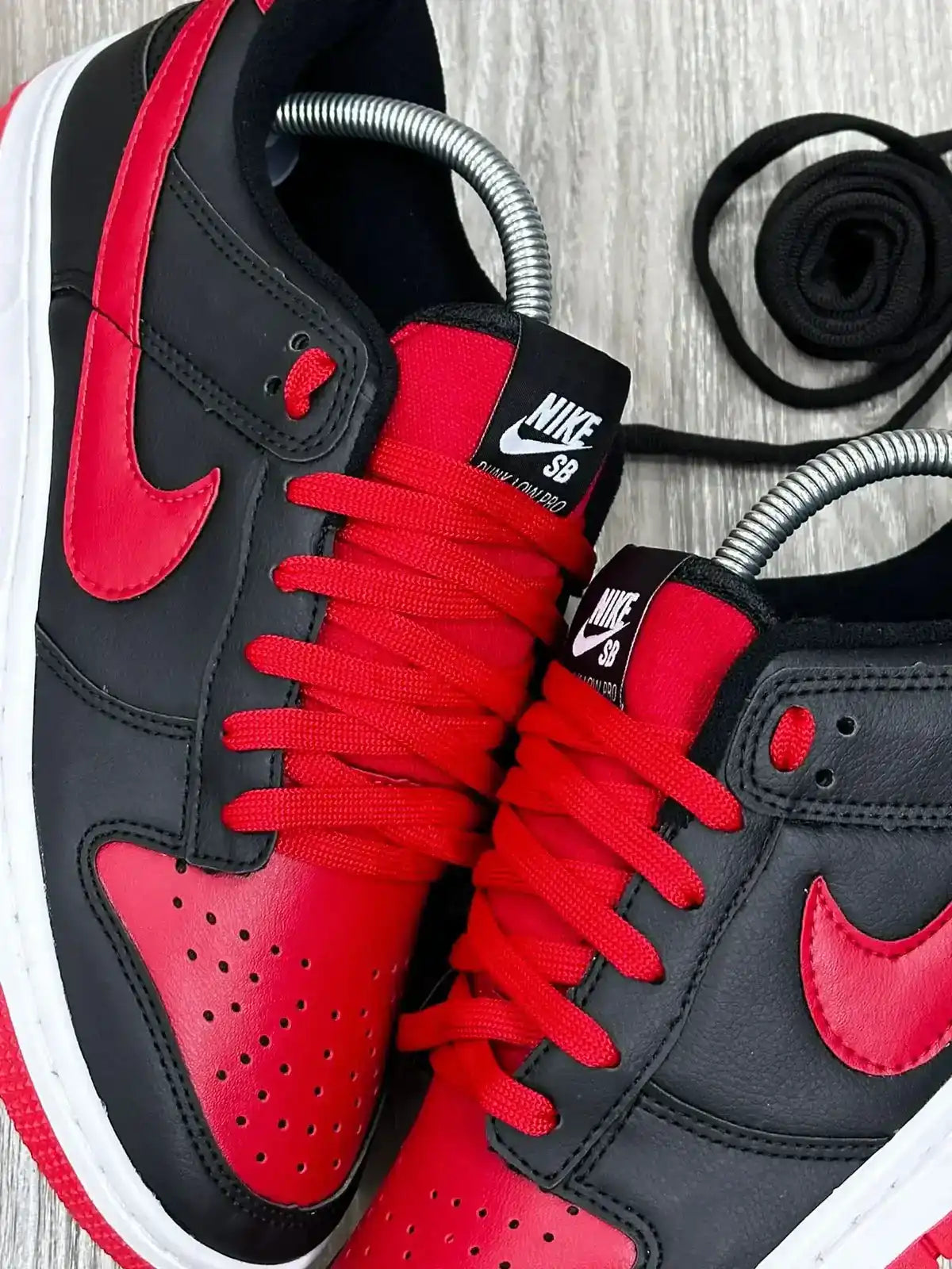 TÊNIS NK DUNK - PRETO E VERMELHO