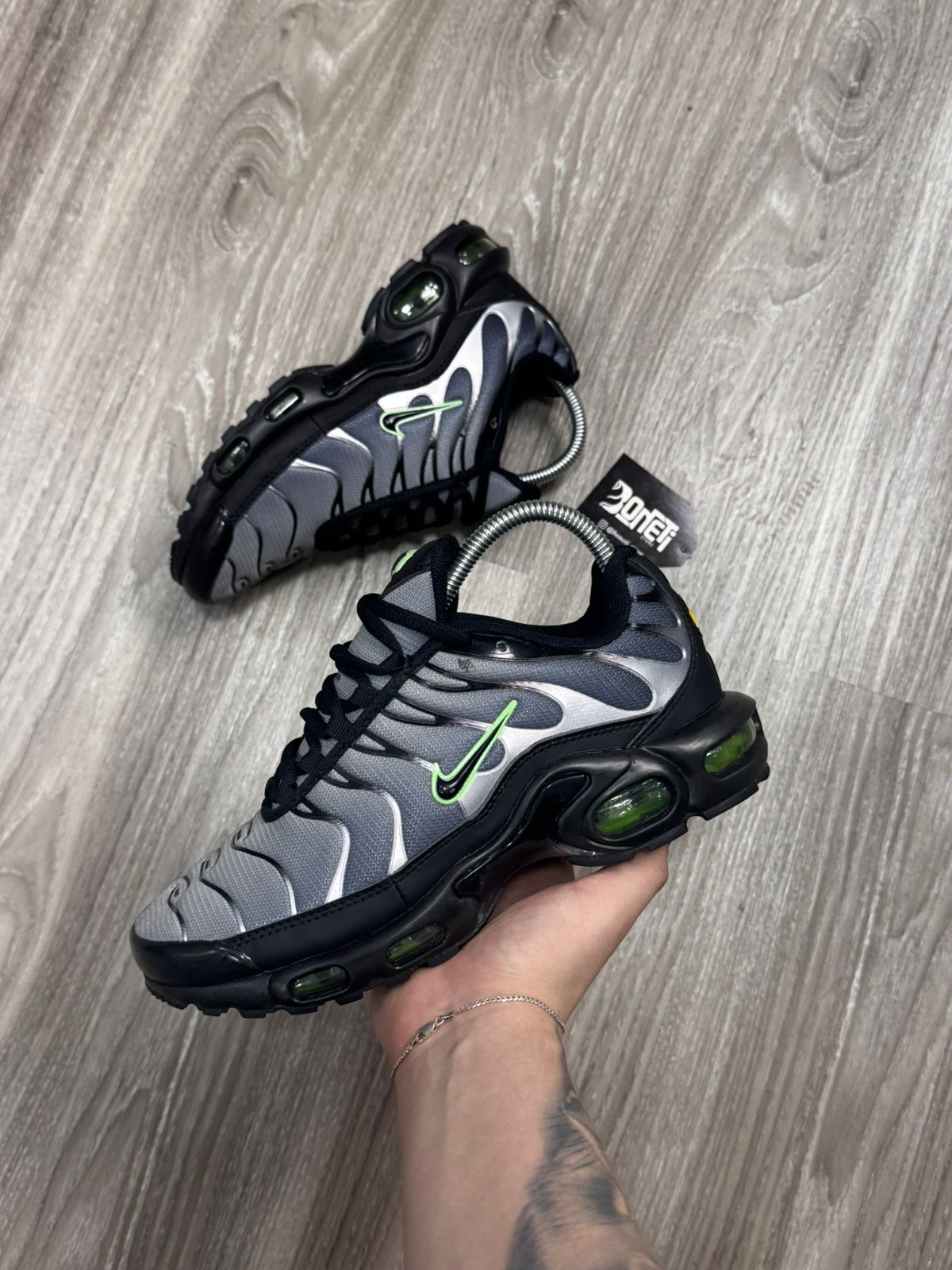 TÊNIS NK AIR MAX PLUS TN - PARTICLE GREY