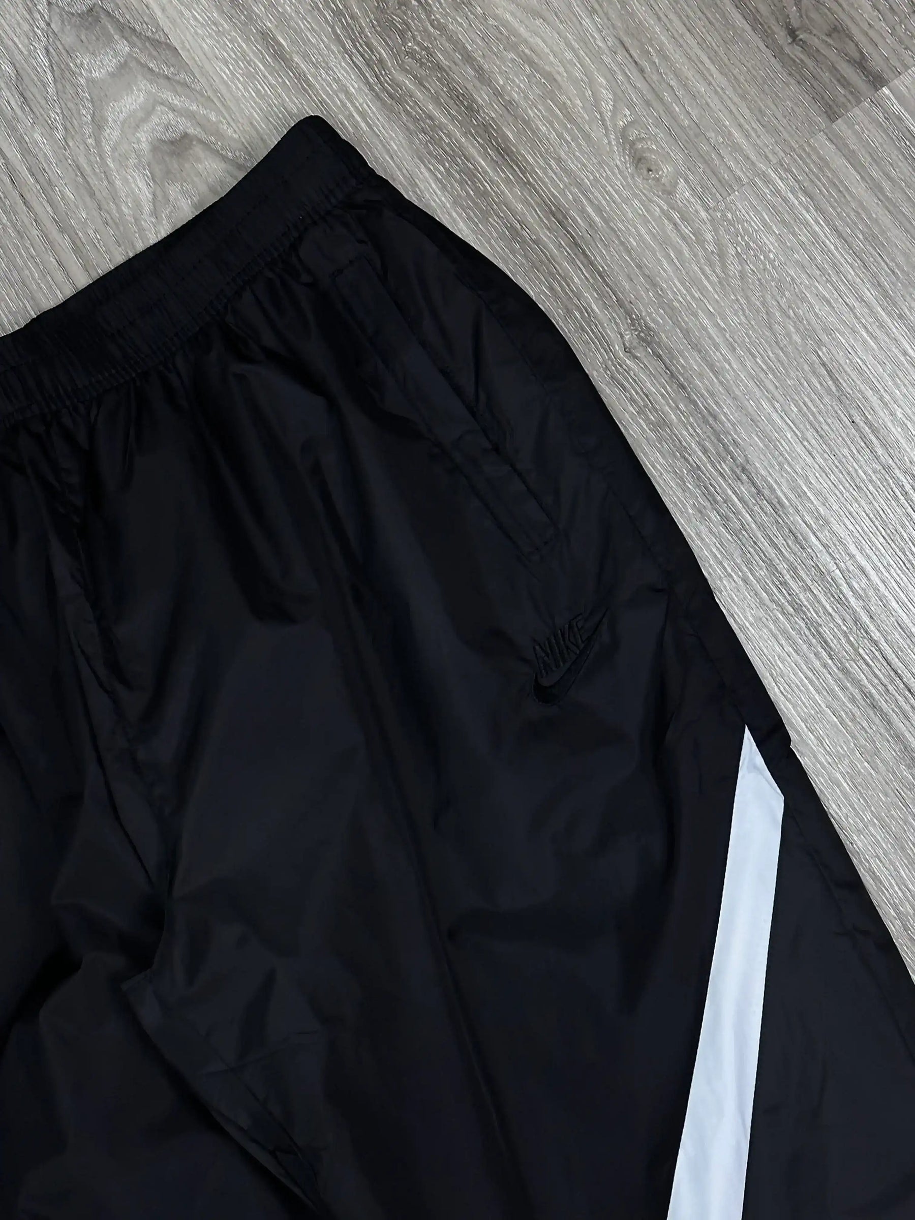 CALÇA NK TACTEL IMPERMEÁVEL BIG SWOOSH - PRETA
