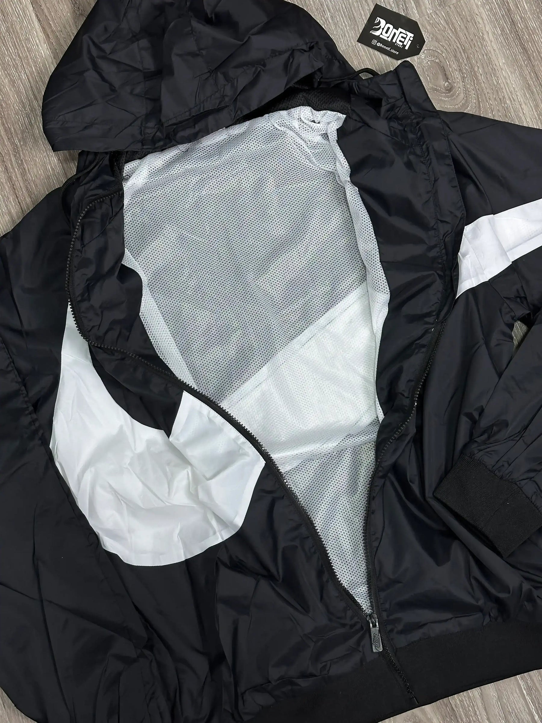 CORTA VENTO NIKE BIG SWOOSH - PRETO