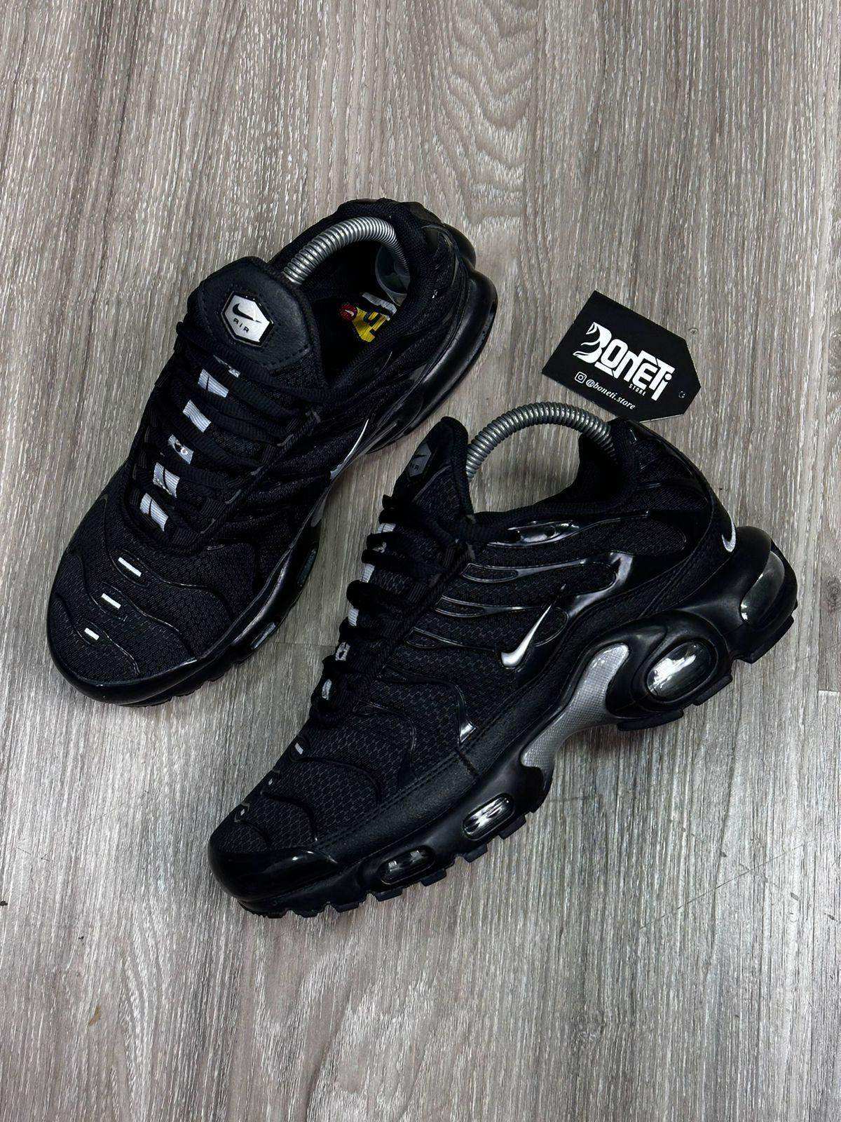 TÊNIS NK AIR MAX PLUS TN - BLACK SILVER