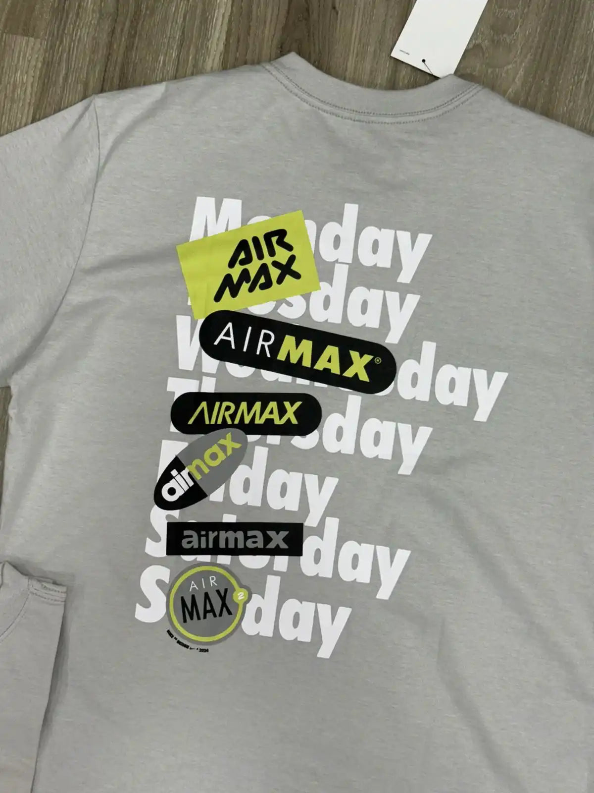 CAMISETA NK AIRMAX DAY - CINZA