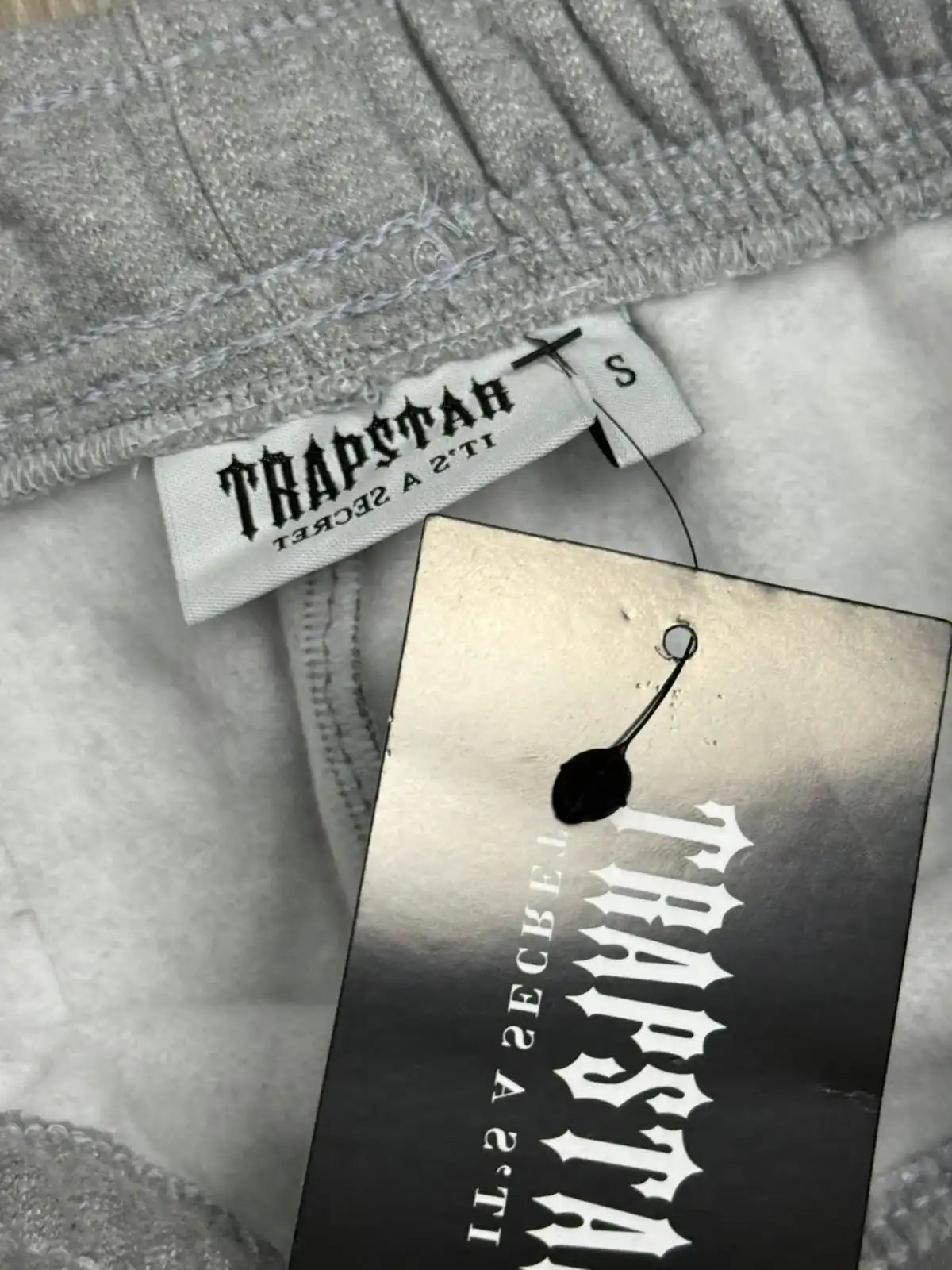 SHORTS MOLETOM TRAPSTAR - CINZA