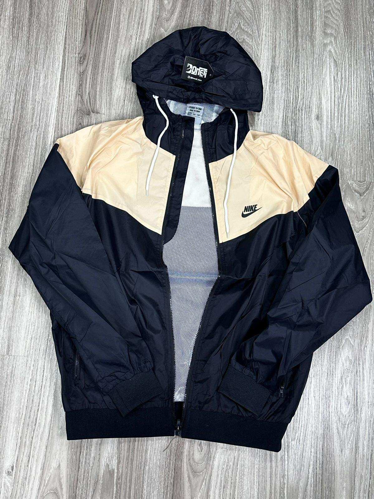 CORTA VENTO NK WINDRUNNER - PRETO E SALMON