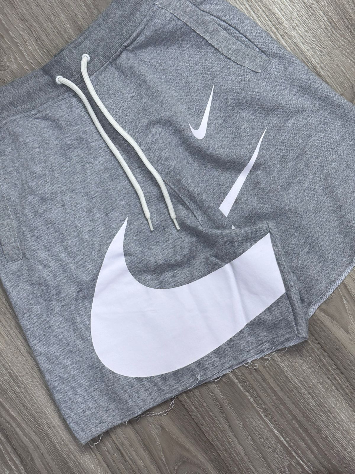 SHORTS MOLETOM NK MINI WITH BIG SWOOSH - CINZA