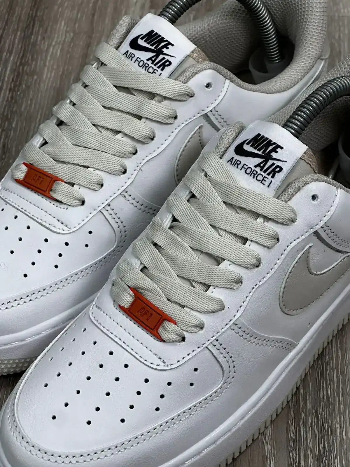 TÊNIS NK FORCE 1 - OFFWHITE E BRANCO