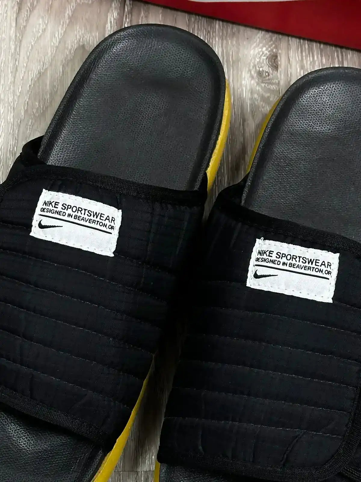 CHINELO SLIDE NK ASUNA 2.0 - PRETO/DOURADO