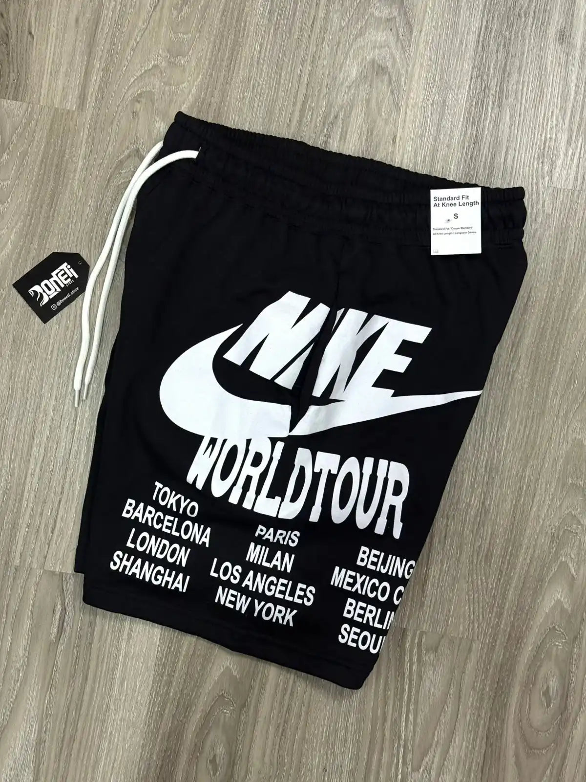SHORTS MOLETOM NK WORLD TOUR - PRETO
