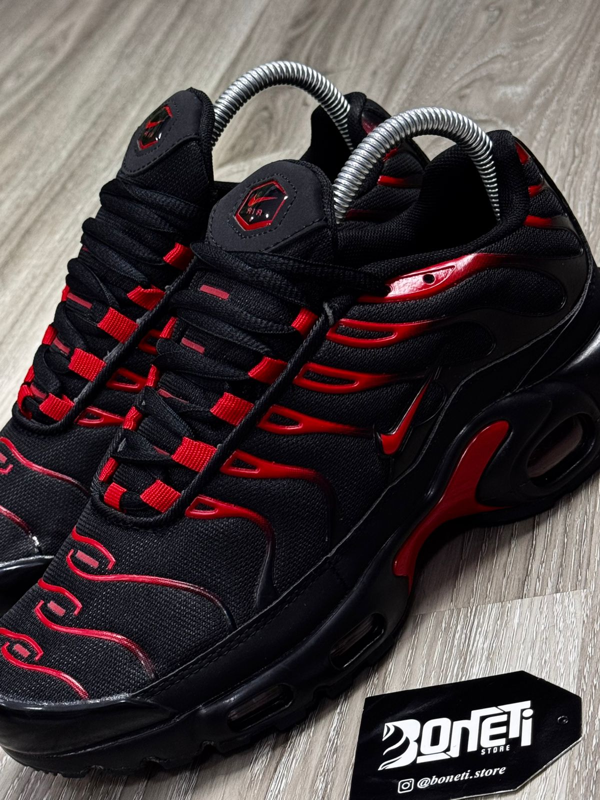 TÊNIS NK AIR MAX PLUS TN - BRED