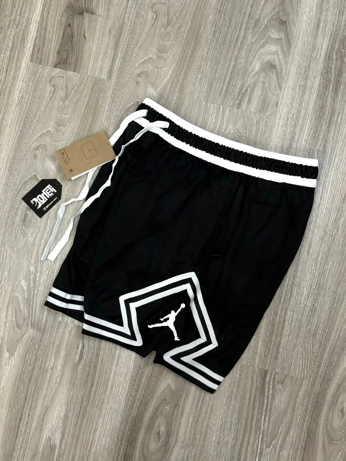 SHORTS DRI-FIT JORDAN - PRETO E BRANCO