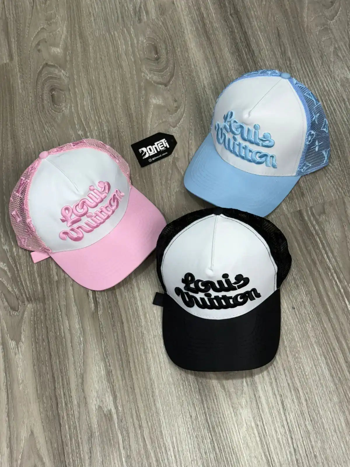 BONÉ LV X TYLER TRUCKER