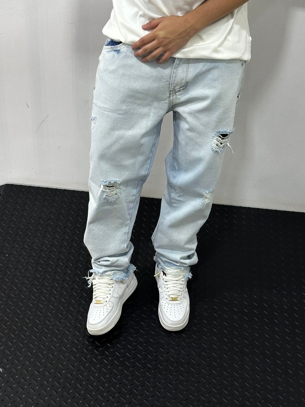 CALÇA JEANS RETA DESTROYED JAY JONES - 8040