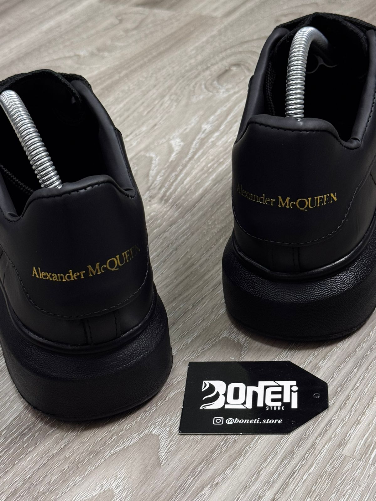 TÊNIS MCQUEEN COURO - PRETO