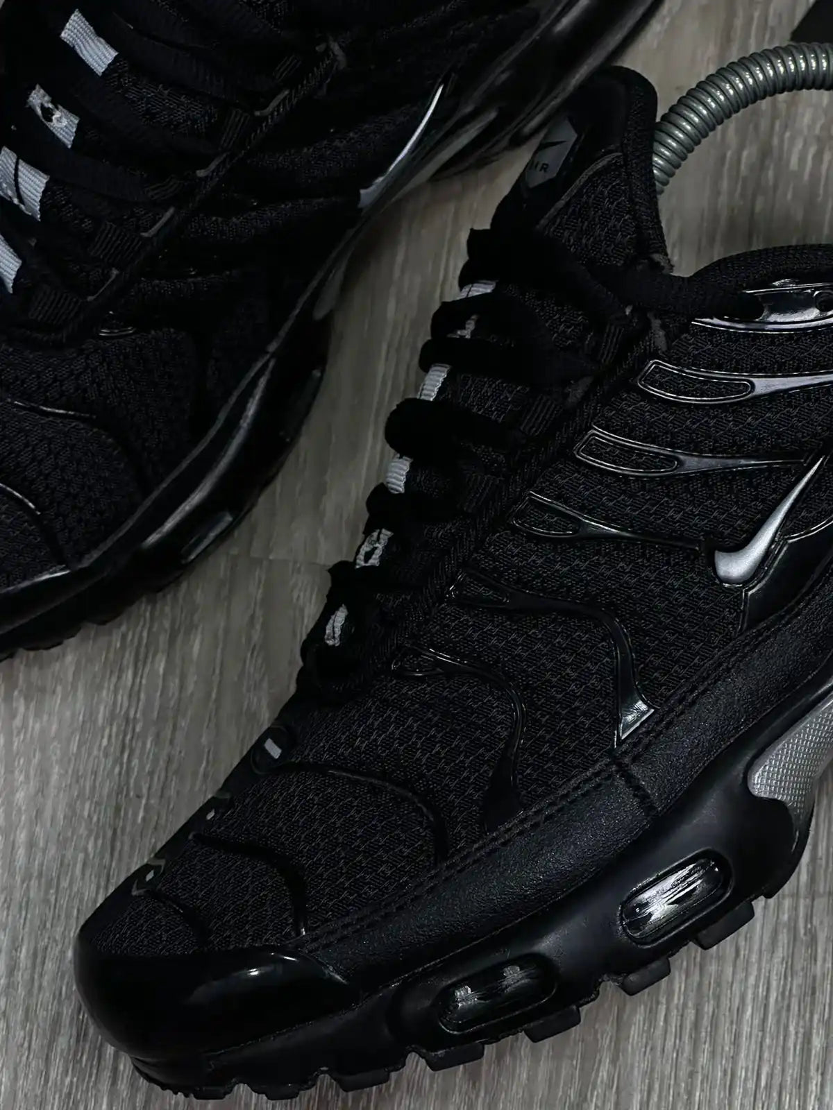 TÊNIS NK AIR MAX PLUS TN - BLACK SILVER