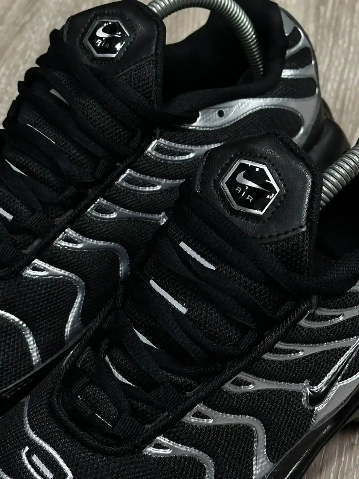 TÊNIS NK AIR MAX PLUS TN - BLACK METALLIC