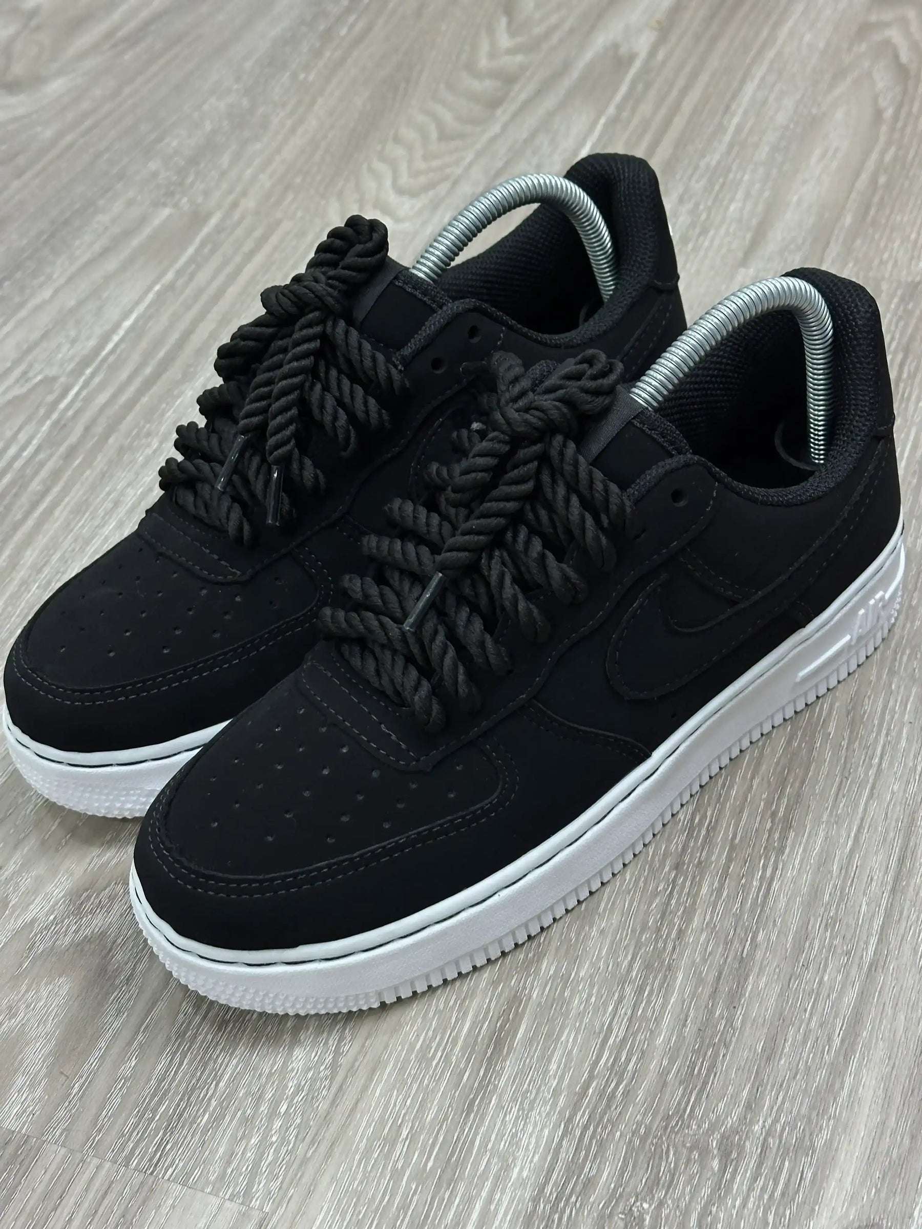 TÊNIS NK AIR FORCE 1 NOBUCK - PRETO