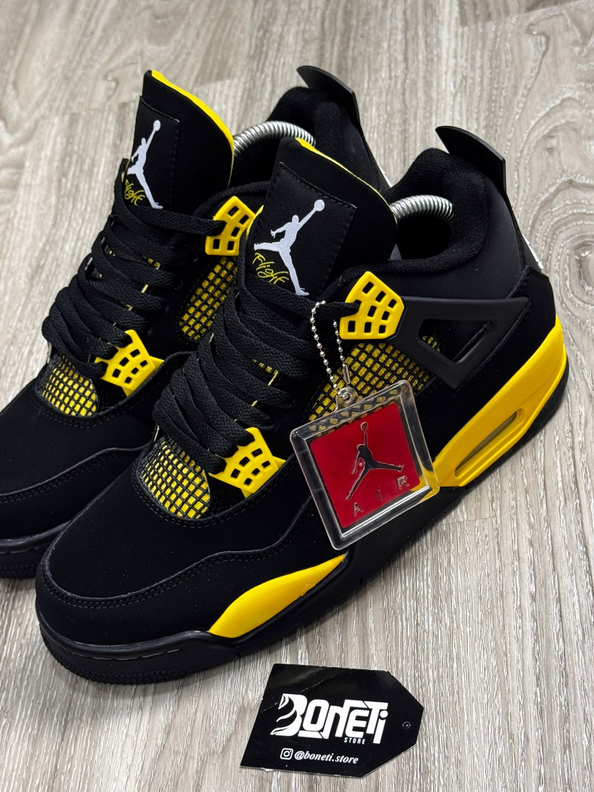 TÊNIS NK JORDAN 4 THUNDER - BLACK YELLOW