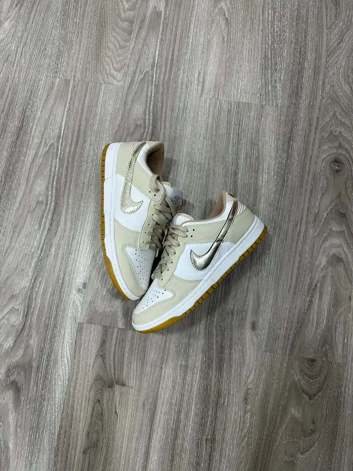 TÊNIS NK DUNK - DOURADO