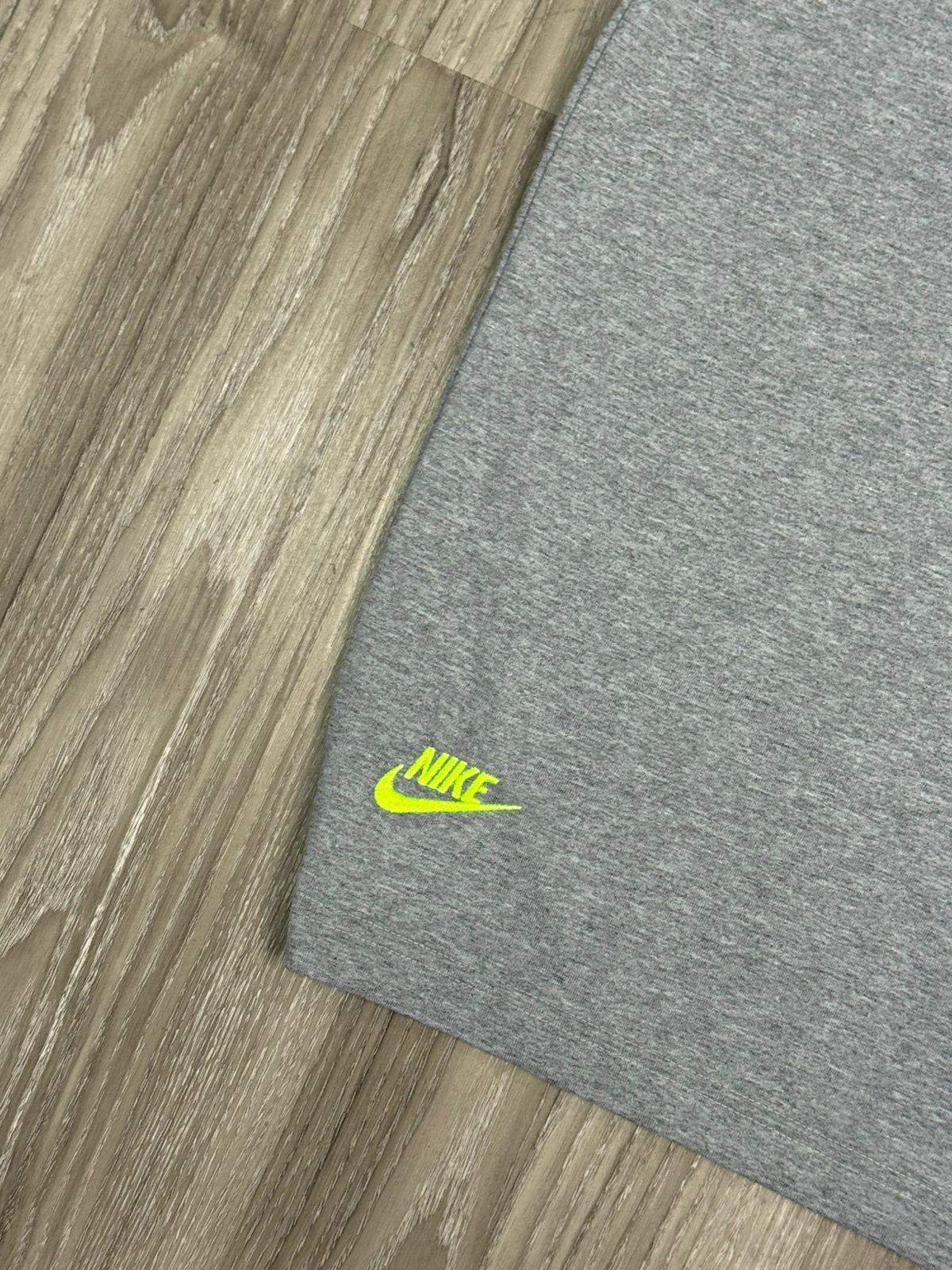 CAMISETA NK MULTI SWOOSH - CINZA