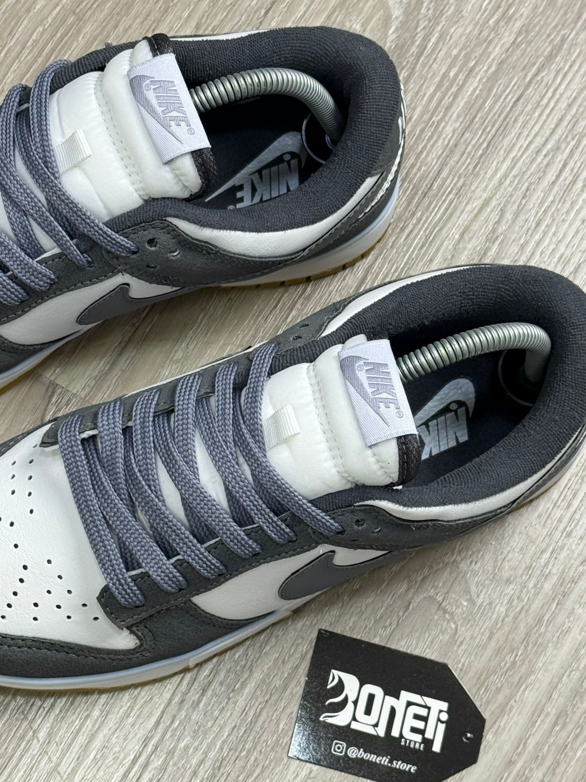TÊNIS NK DUNK - SMOKE GREY GUM