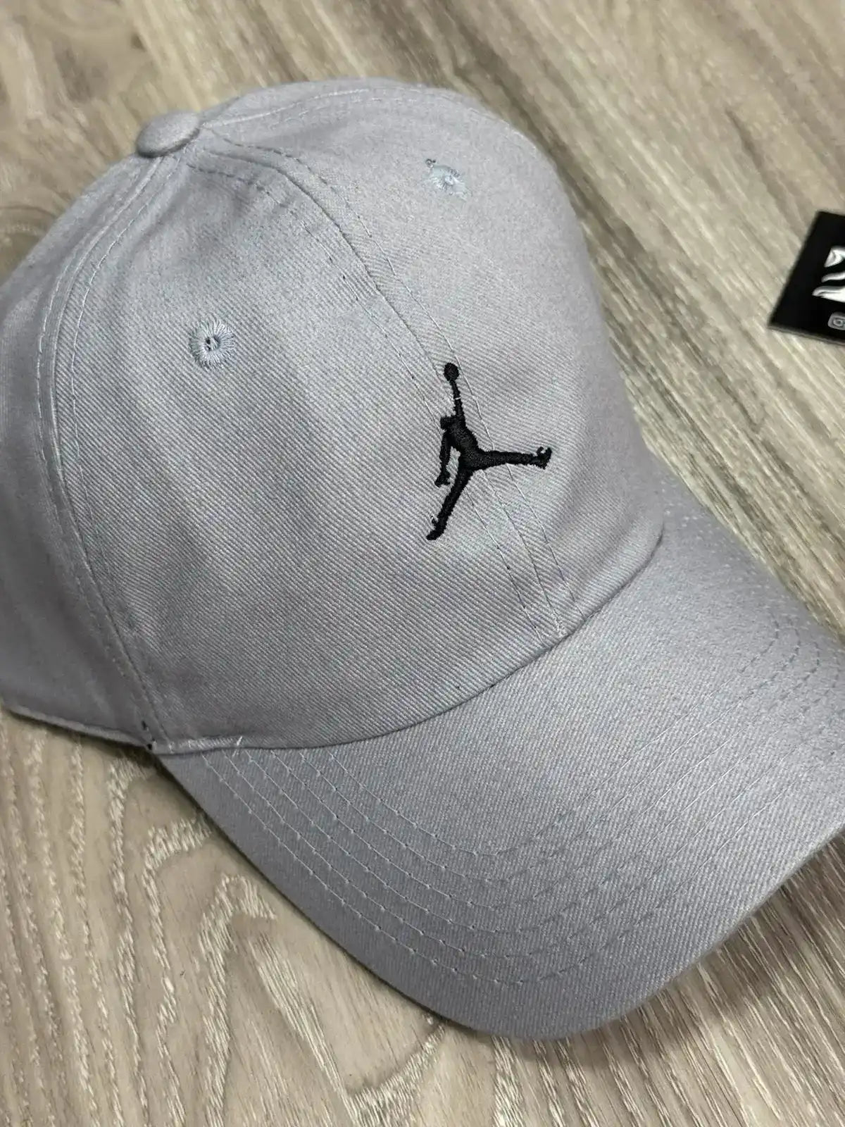 BONÉ JORDAN CLUB - CINZA