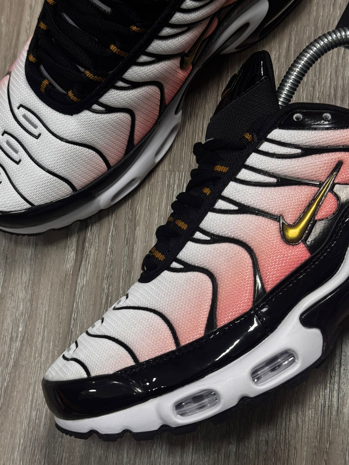 TÊNIS NK AIR MAX PLUS TN - SISTERHOOD
