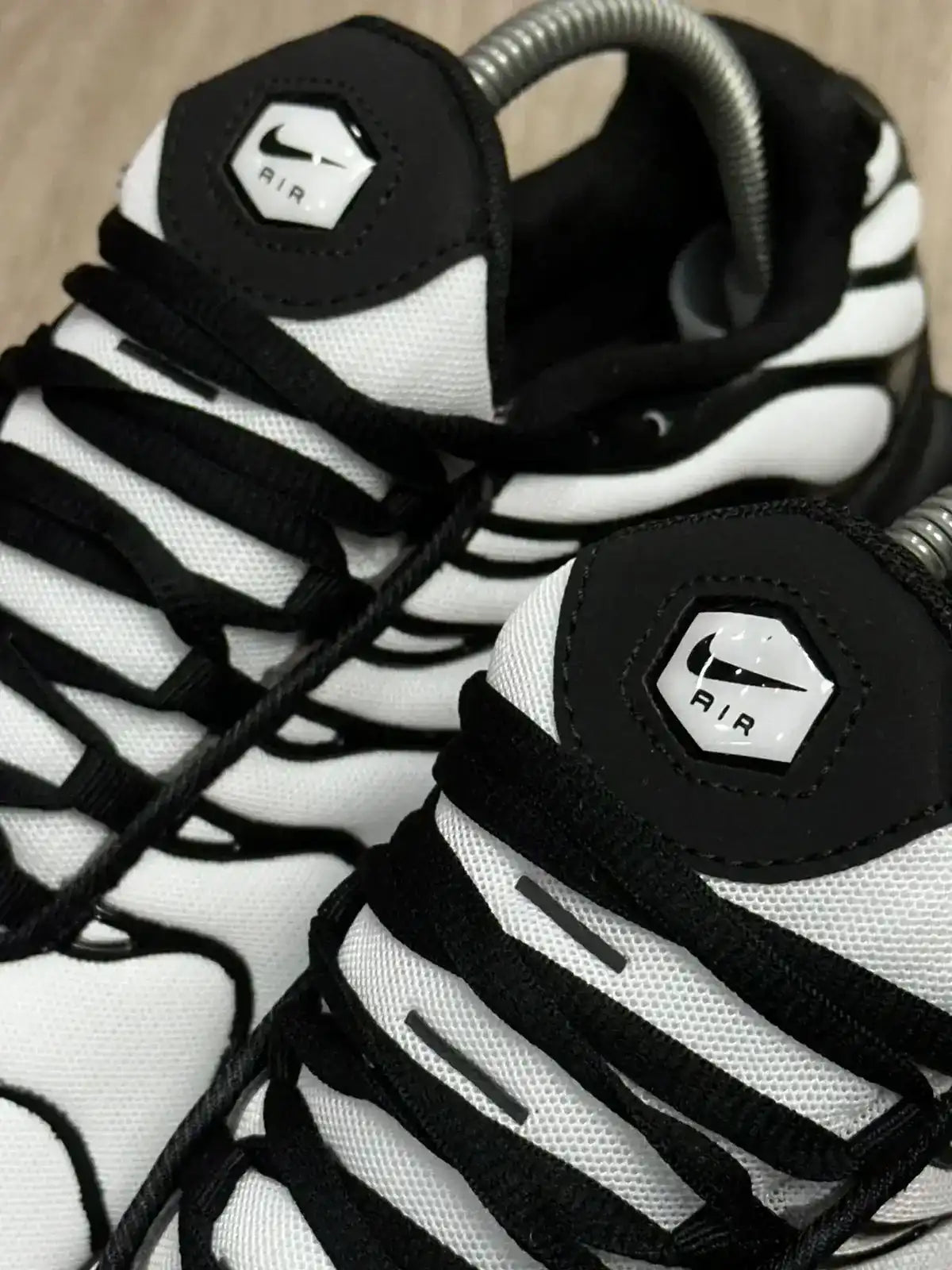 TÊNIS NK AIR MAX PLUS TN - OREO