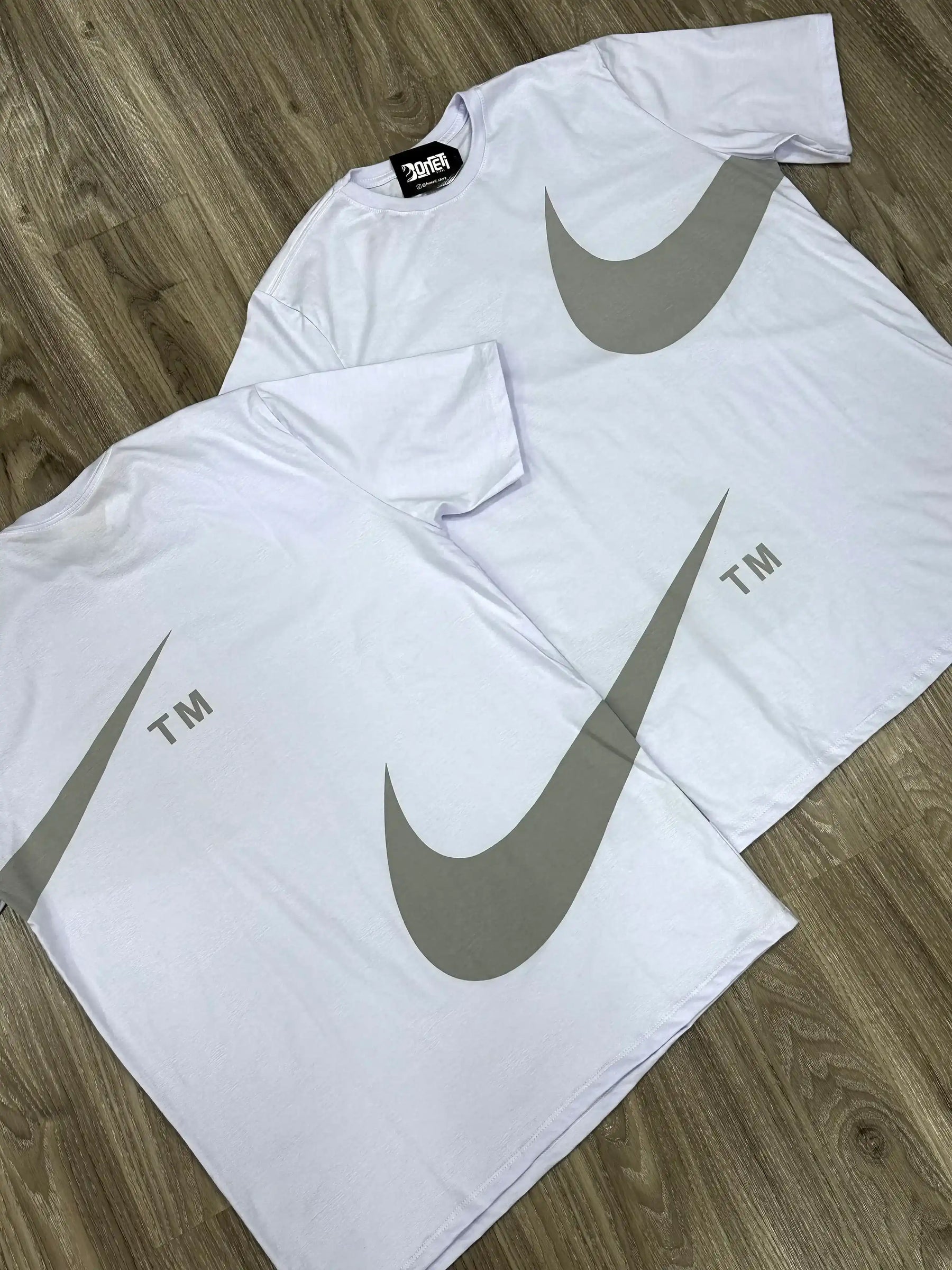 CAMISETA NK BIG SWOOSH CINZA TM - BRANCA