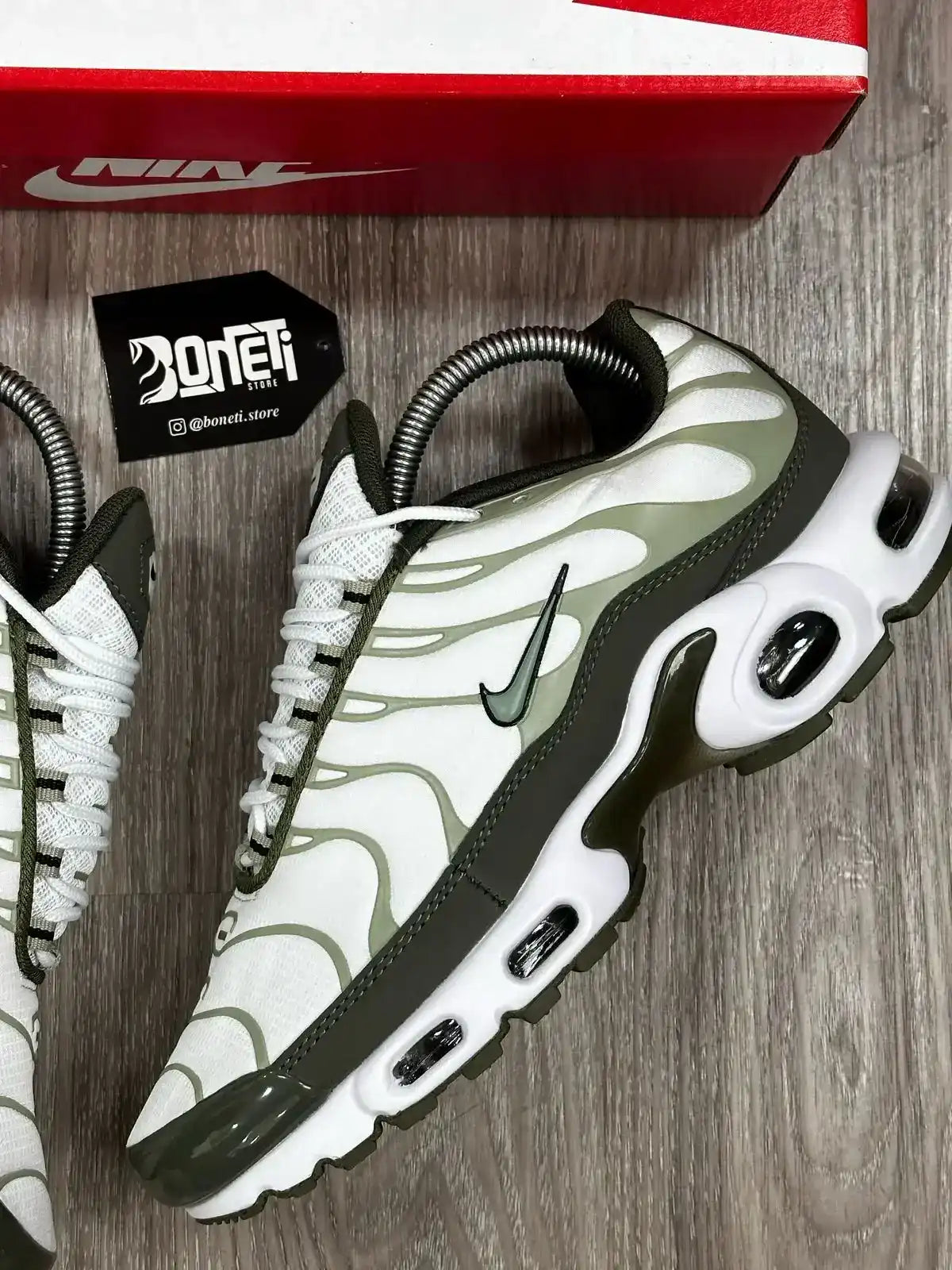 TÊNIS NK AIR MAX PLUS TN - BONE OLIVE GREEN