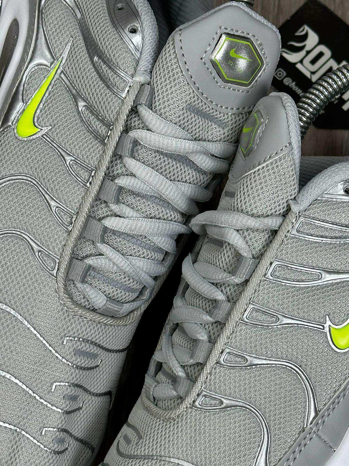 TÊNIS NK AIR MAX PLUS TN - WOLF GREEN