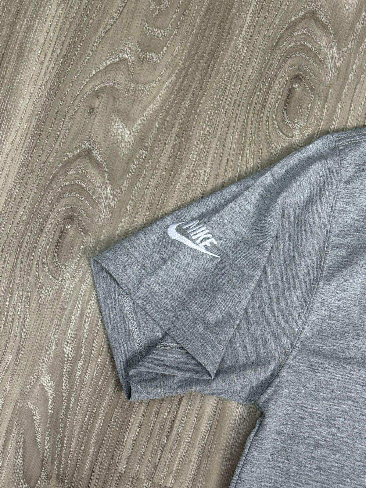 CAMISETA NK MULTI SWOOSH - CINZA
