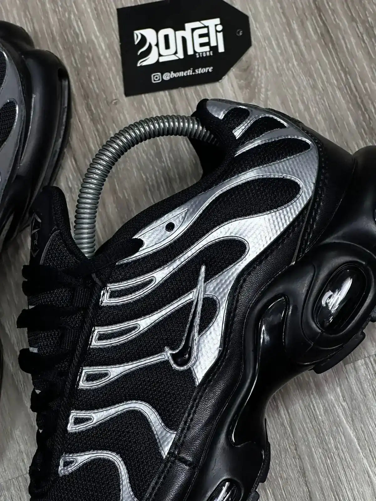 TÊNIS NK AIR MAX PLUS TN - BLACK METALLIC