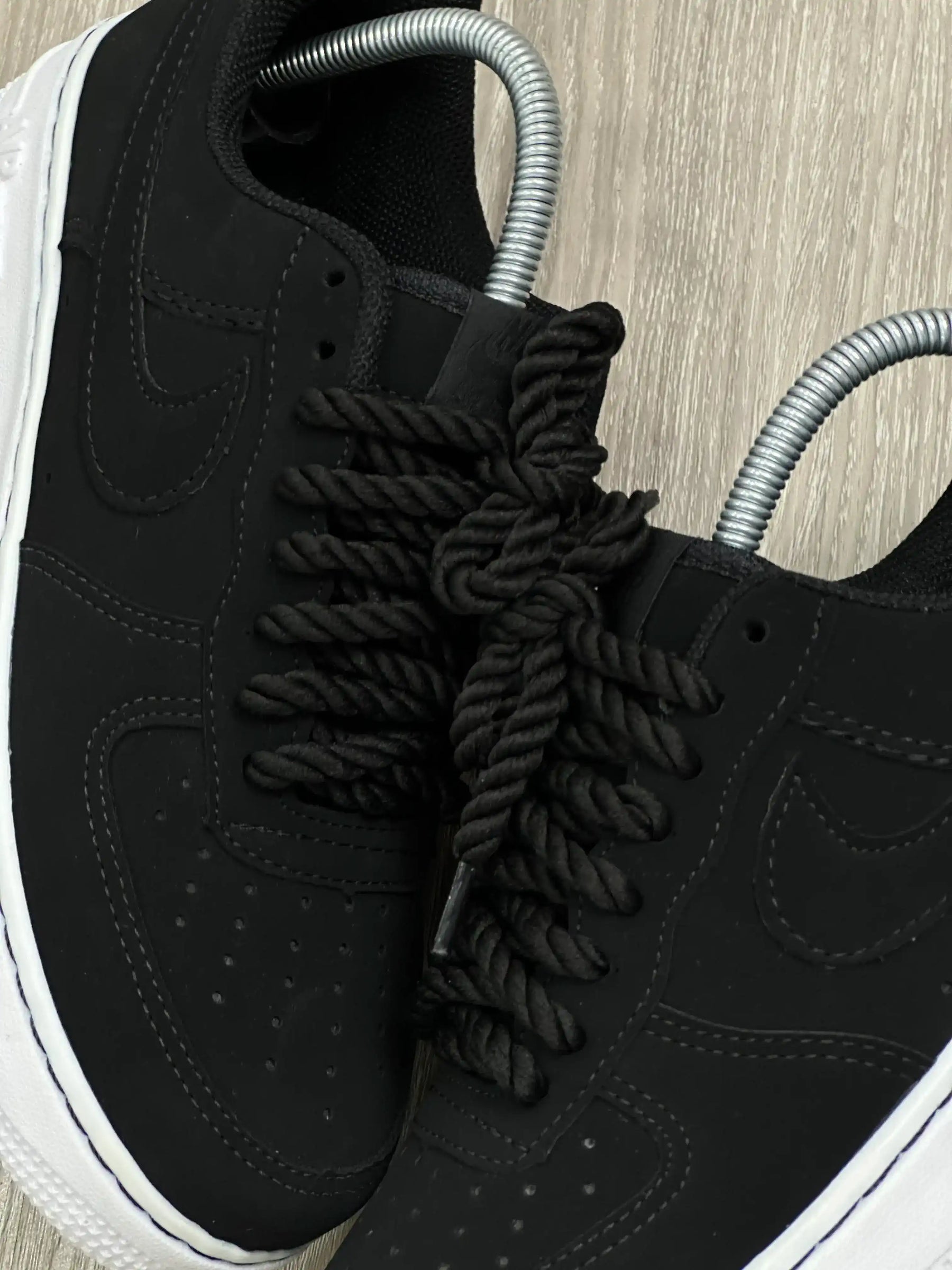 TÊNIS NK AIR FORCE 1 NOBUCK - PRETO
