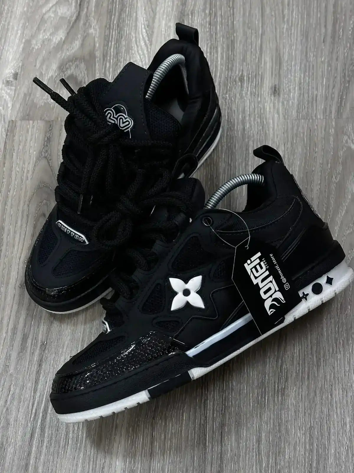 TÊNIS LV SKT - PRETO/BRANCO