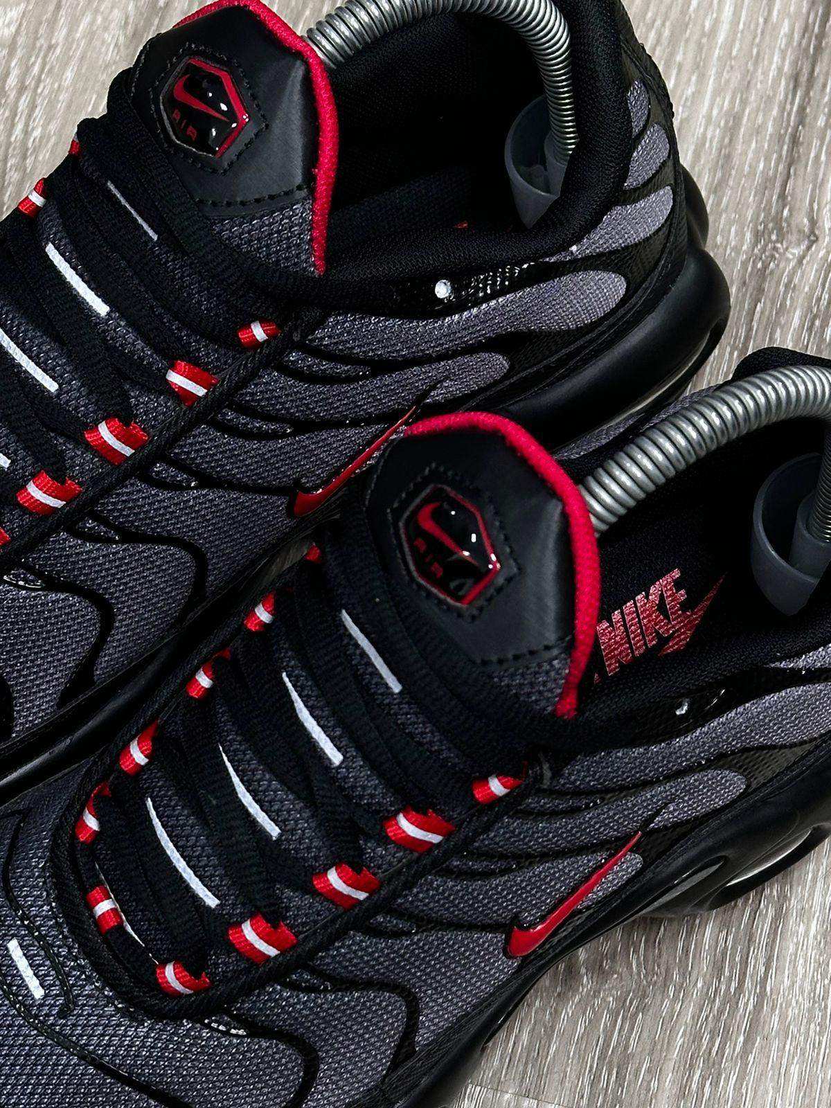 TÊNIS NK AIR MAX PLUS TN - DRÁCULA