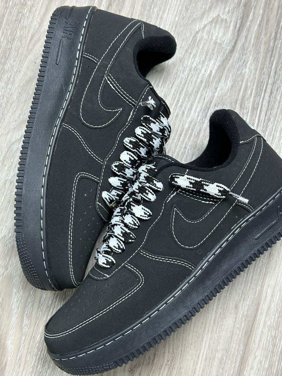 TÊNIS NK AIR FORCE 1 - TRAVIS