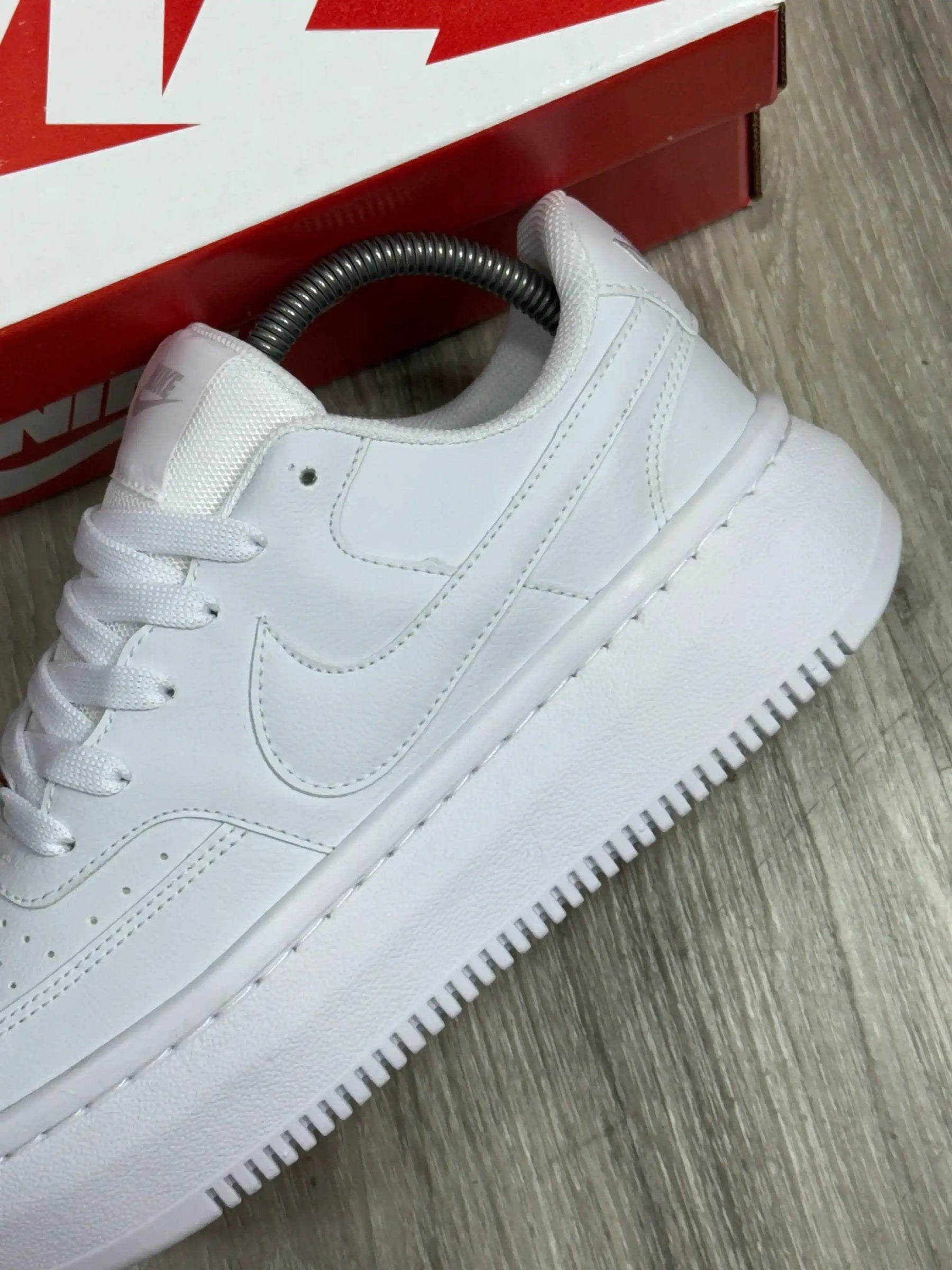 TÊNIS NK COURT VISION - BRANCO