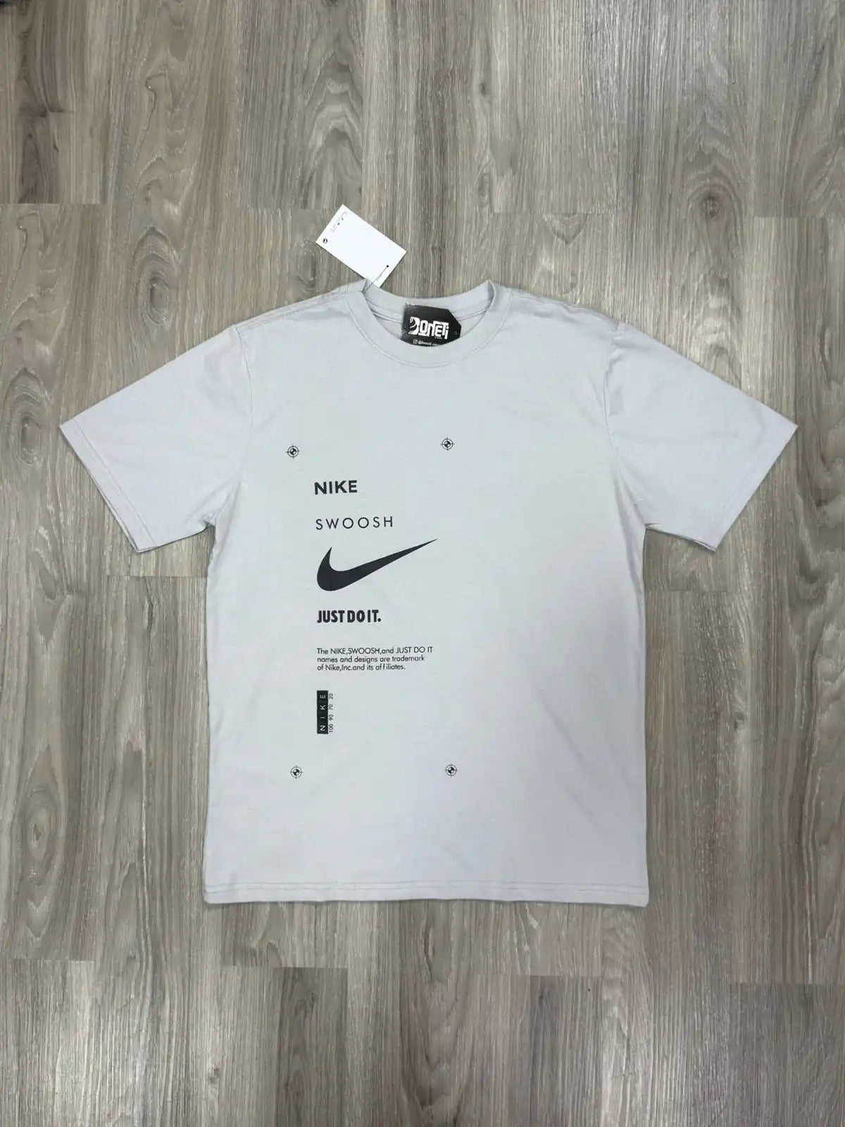 CAMISETA NK SWOOSH + JUST DO IT 25 - GREY