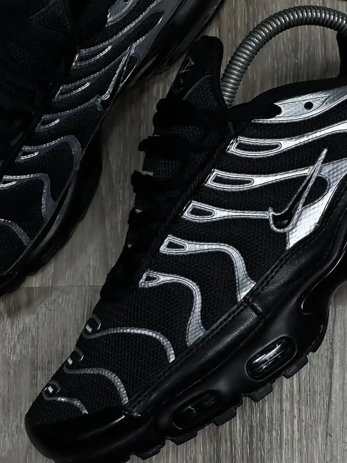 TÊNIS NK AIR MAX PLUS TN - BLACK METALLIC