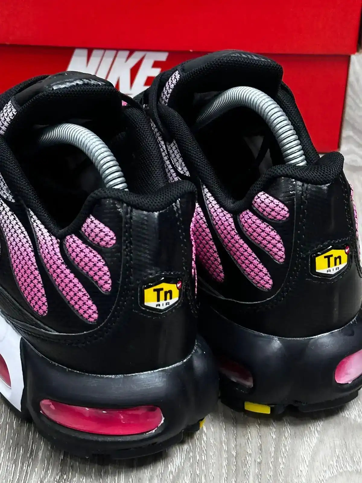 TÊNIS NK AIR MAX PLUS TN SUNSET PULSE