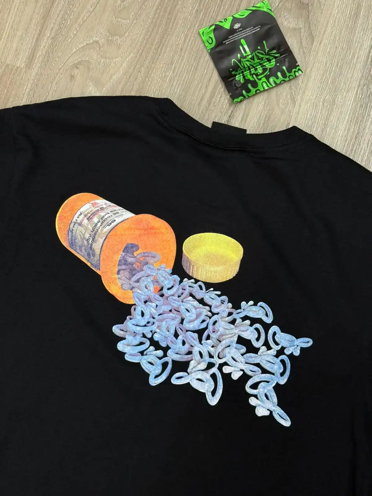 CAMISETA SYNA WORLD PILL - PRETA