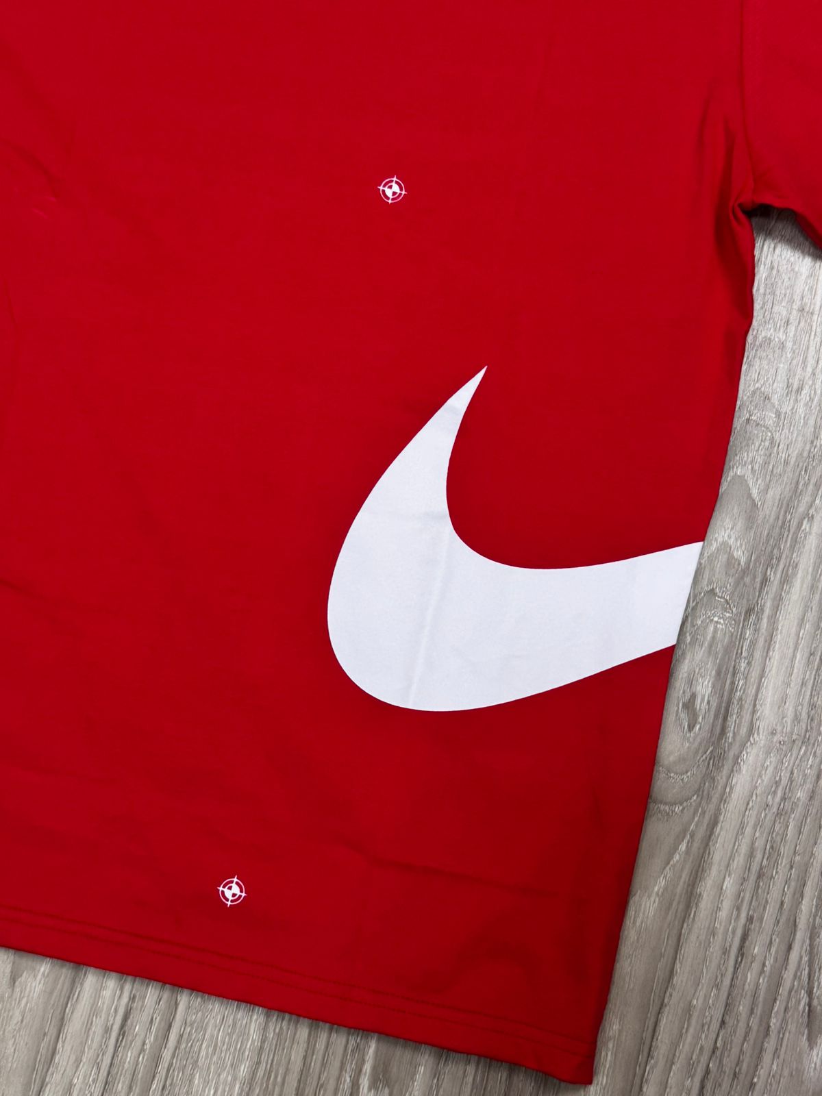 CAMISETA NK SWOOSH + JUST DO IT 25 - VERMELHA