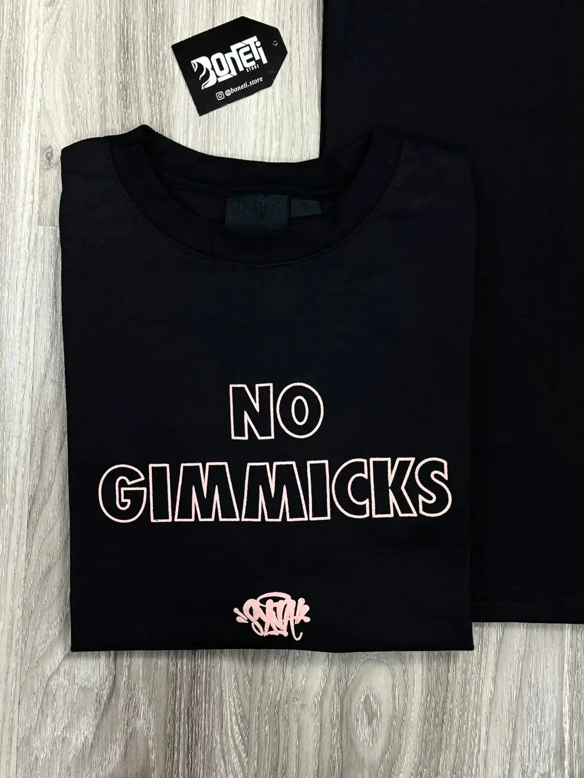 CAMISETA SYNA NO GIMMICKS - PRETA ROSE