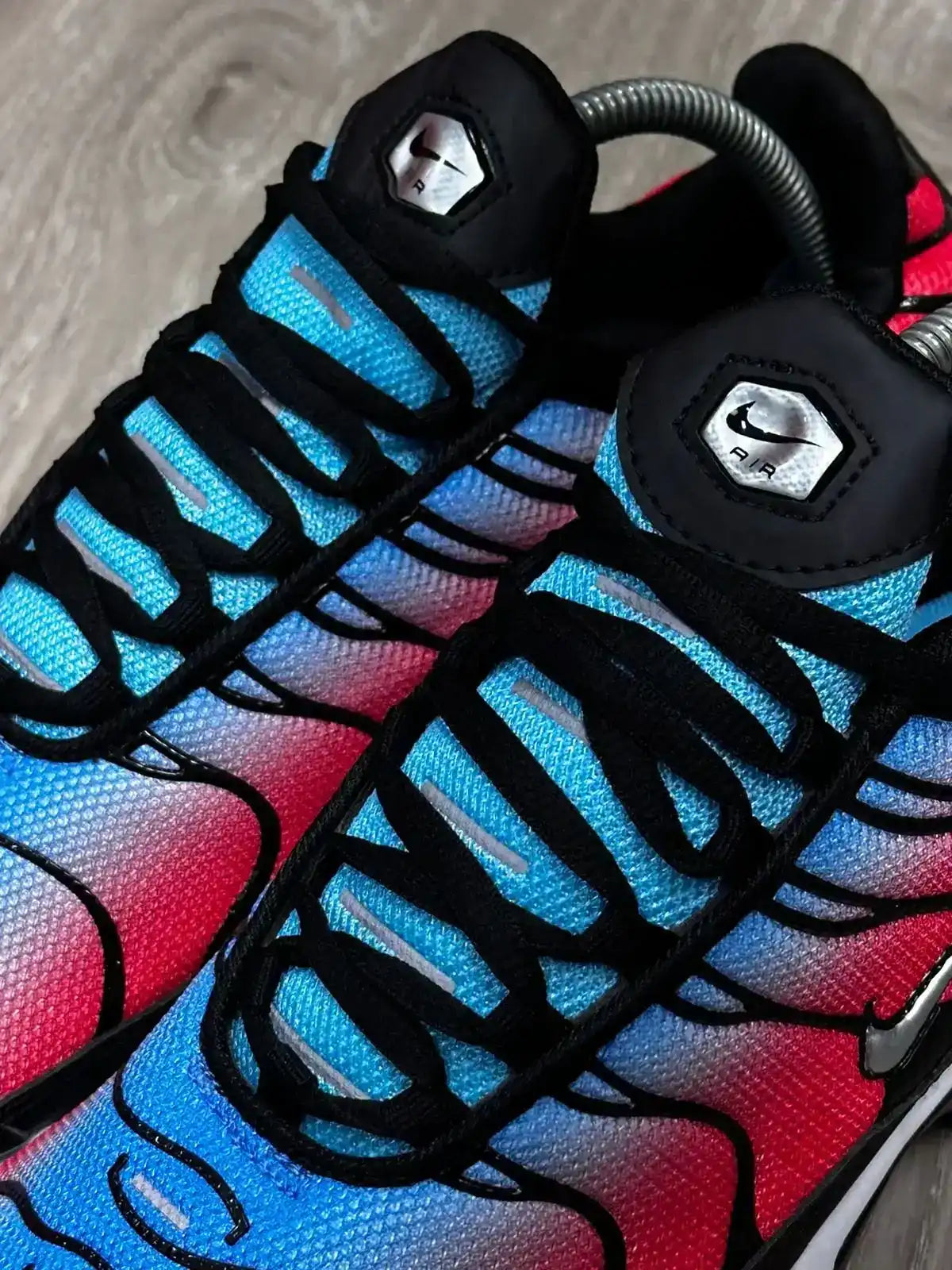 TÊNIS NK AIR MAX PLUS TN - UNIVERSITY BLUE LIGHT